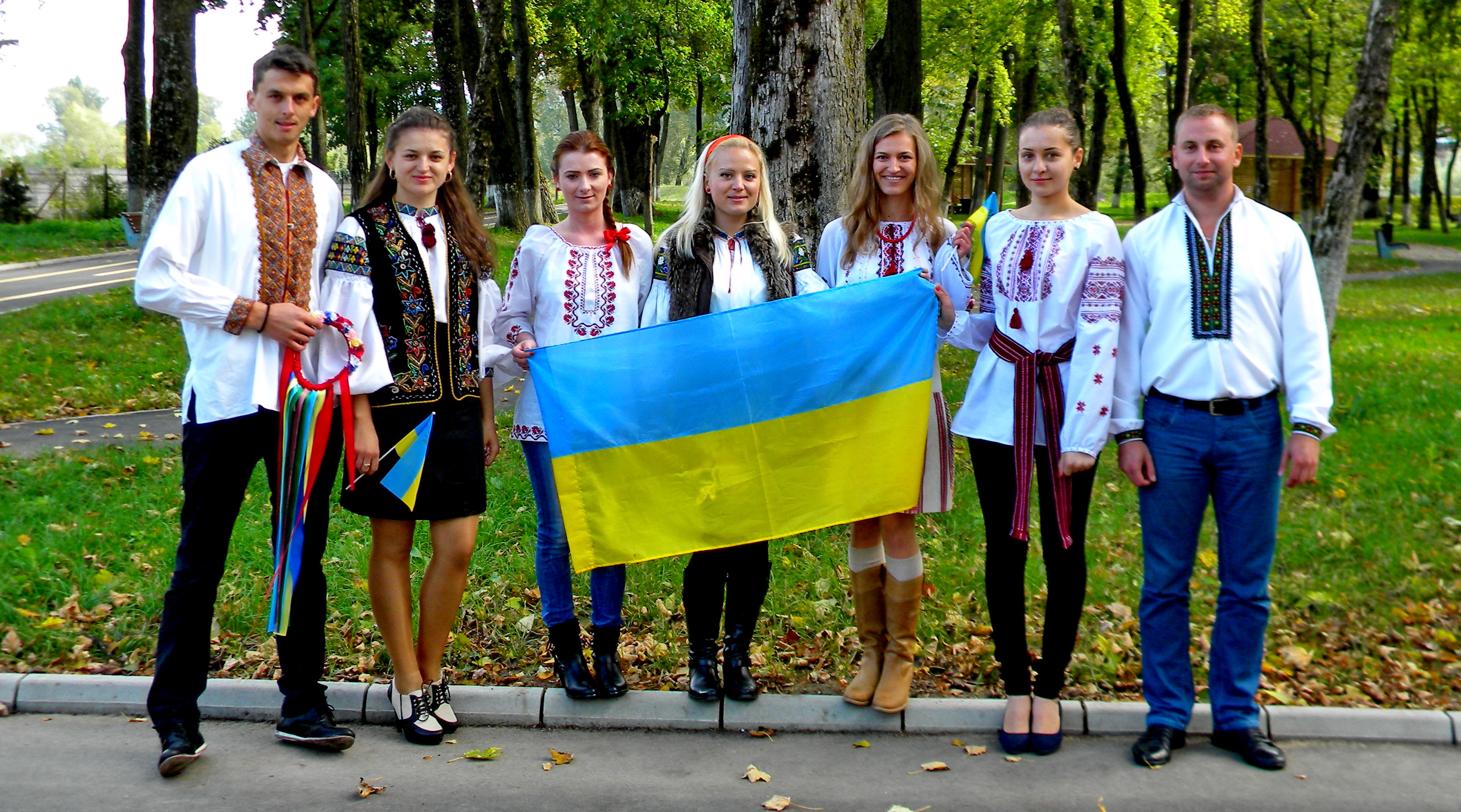 Украинцы румыния. Украинцы в Румынии. Население Западной Украины. Національні меншини України. Как выглядят украинцы.